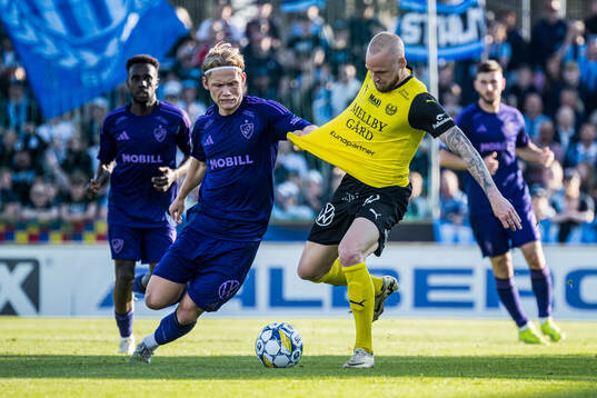 Djurgårdens Tobias Gulliksen och Mjällbys Adam Ståhl