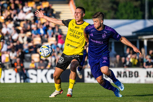 Mjällbys Nicklas Røjkjær och Djurgårdens Samuel Dahl