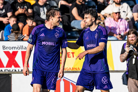 Djurgårdens Albin Ekdal och Deniz Hummet  jublar