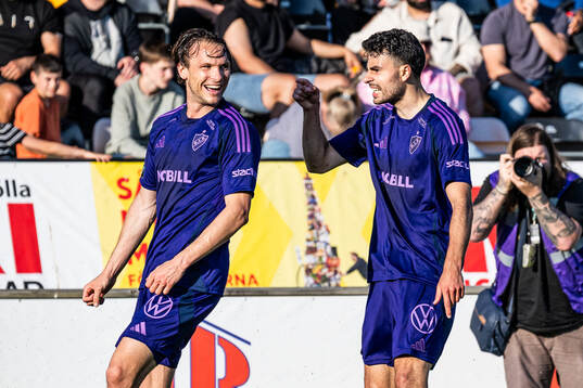 Djurgårdens Albin Ekdal och Deniz Hummet  jublar