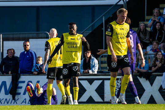 Mjällbys Silas Nwankwo och Herman Johansson deppar