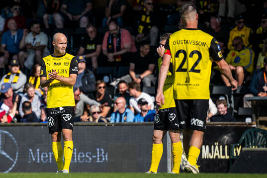 Mjällbys Viktor Gustafson deppar