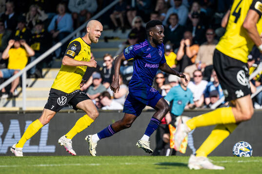 Mjällbys Viktor Gustafson och Djurgårdens Tokmac Nguen