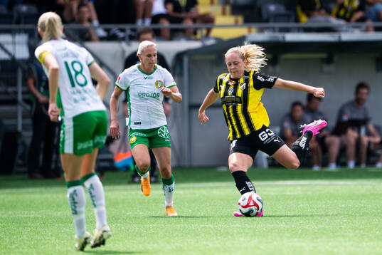Hammarbys Jonna Andersson och Häckens Alice Bergström