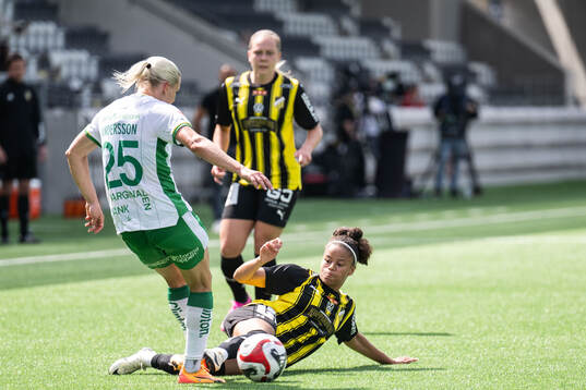 Hammarbys Jonna Andersson och Häckens Felicia Schröder