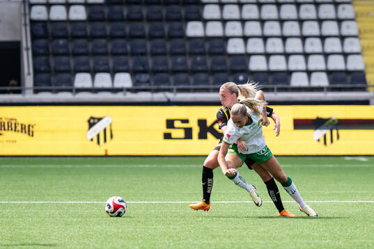 Häckens Josefine Rybrink och Hammarbys Ellen Wangerheim