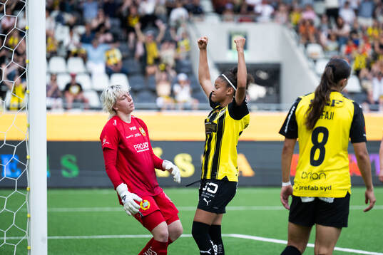 Häckens Felicia Schröder jublar