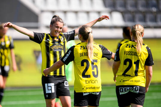 Häckens Anna Csiki , Alice Bergström  och Johanna