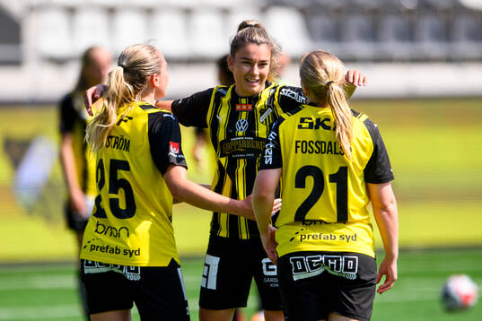 Häckens Anna Csiki , Alice Bergström  och Johanna