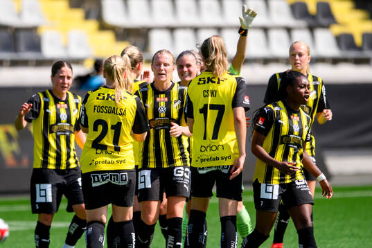Häckens spelare jublar