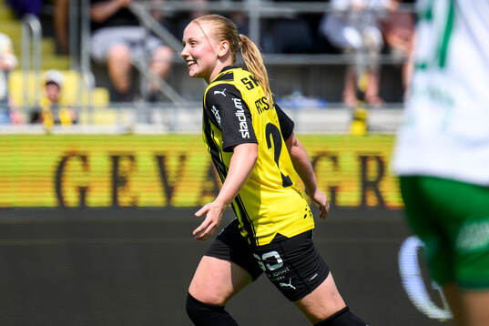 Häckens målskytt Johanna Fossdalsá Sørensen jublar