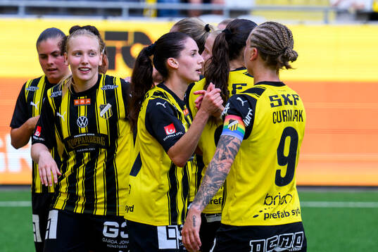 Häckens spelare jublar