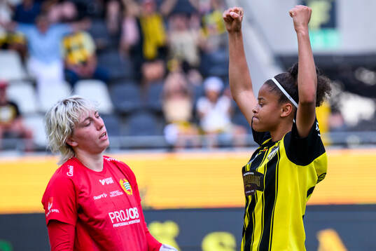 Moa Edrud deppar och Felicia Schröder jublar