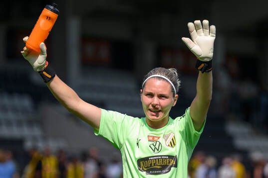 Häckens målvakt Jennifer Falk jublar