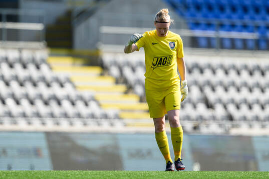 Eskilstuna Uniteds Hedvig Lindahl jublar