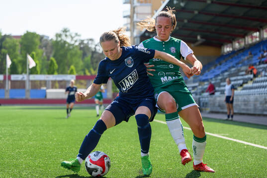 Eskilstuna Uniteds Stina Niklasson och Alingsås Alma Öberg