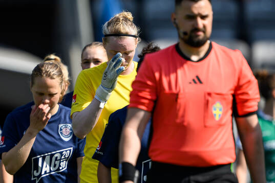 Eskilstuna Uniteds Hedvig Lindahl med tårar i ögonen