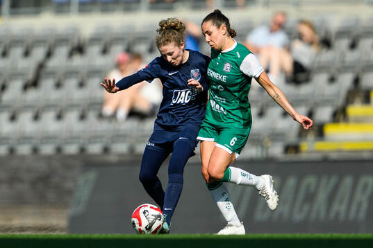 Eskilstuna Uniteds Nicole Robertson och Alingsås Johanna