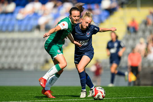Alingsås Alma Öberg och Eskilstuna Uniteds Astrid Larsson
