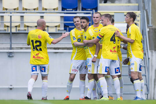 Falkenbergs Leonardo Farah Shahin jublar