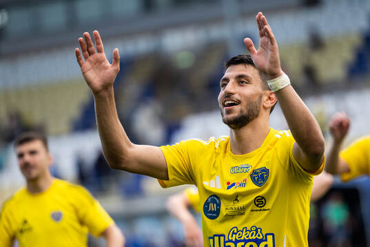Falkenbergs Leonardo Farah Shahin jublar