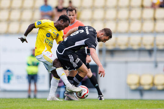 Falkenbergs Wanbe Godwin Aguda och Oskarshamns Ahmet Tuhral