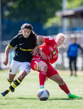 AIKs Annika Svensson och KIF Örebros Molly Johansson