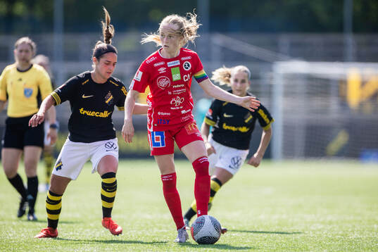 AIKs Daniella Famili och KIF Örebros Minea Lassas