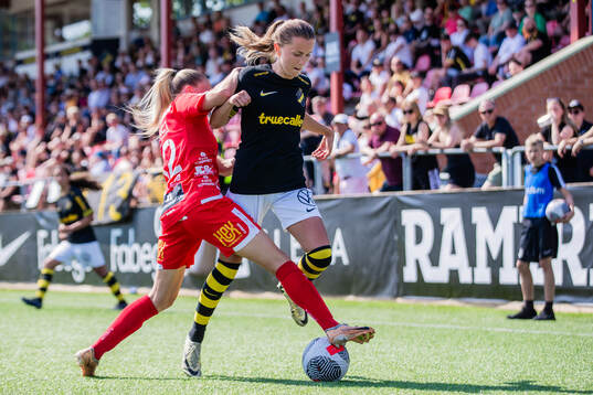 KIF Örebros Ida Björnberg och AIKs Adelisa Grabus