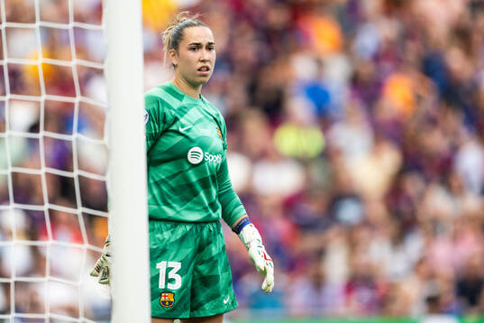 Goalkeeper Catalina Coll of Barcelona