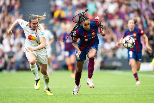 of Lyon Vanessa Giles och Salma Paralluelo of Barcelona