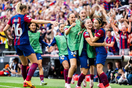Aitana Bonmati of Barcelona celebrates with team mates
