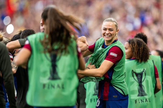 Fridolina Rolfö of Barcelona celebrates