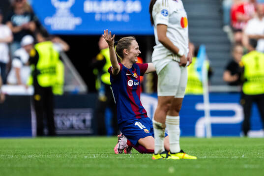 Caroline Graham Hansen of Barcelona celebrates