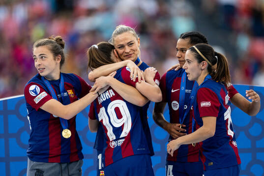 Fridolina Rolfö of Barcelona celebrates with team mates