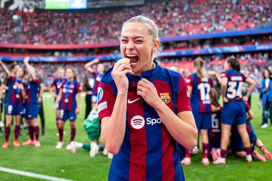 Fridolina Rolfö of Barcelona celebrates