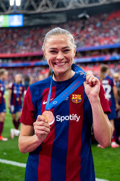 Fridolina Rolfö of Barcelona celebrates