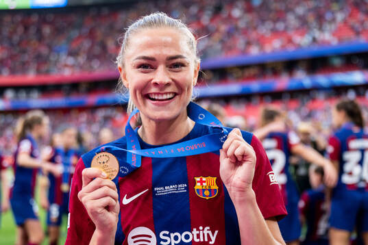 Fridolina Rolfö of Barcelona celebrates