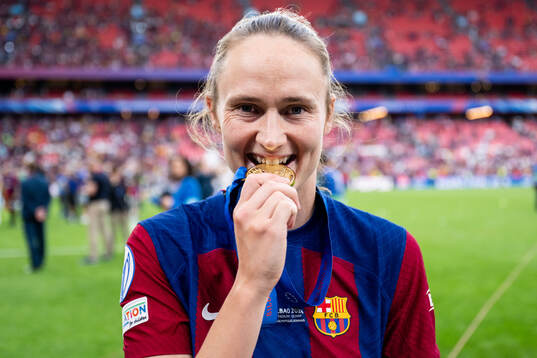 Caroline Graham Hansen of Barcelona celebrates