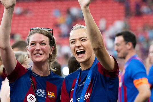 Fridolina Rolfö of Barcelona celebrates with friends