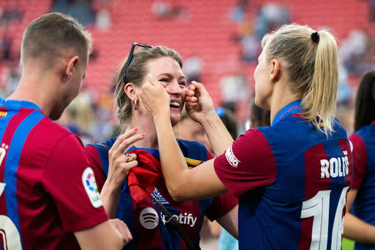 Fridolina Rolfö of Barcelona celebrates with friends