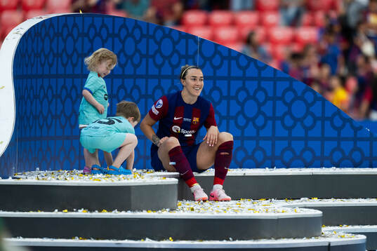 Lucy Bronze of Barcelona celebrates with family