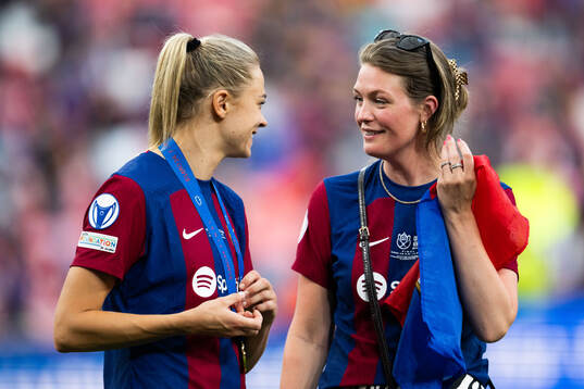 Fridolina Rolfö of Barcelona celebrates with family