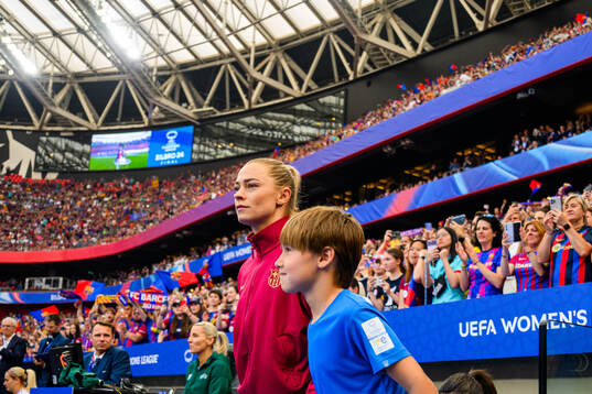Fridolina Rolfö of Barcelona enters the pitch
