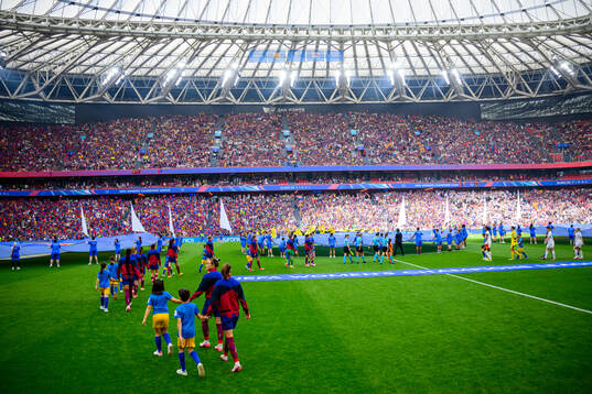 Players of Barcelona enters the pitch