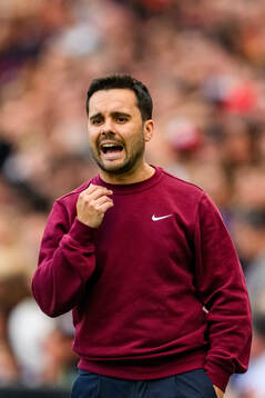 Head coach Jonatan Giráldez of Barcelona