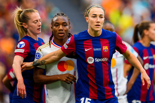 Keira Walsh, Lucy Bronze of Barcelona and Melchie Dumornay