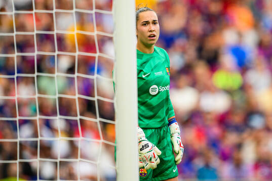 Goalkeeper Catalina Coll of Barcelona