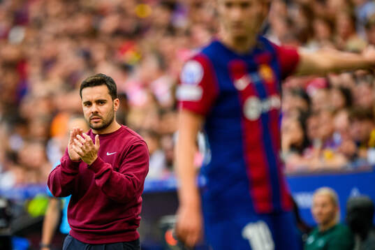 Head coach Jonatan Giráldez of Barcelona
