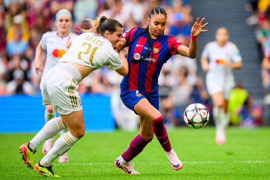 Vanessa Giles of Lyon and Salma Paralluelo of Barcelona
